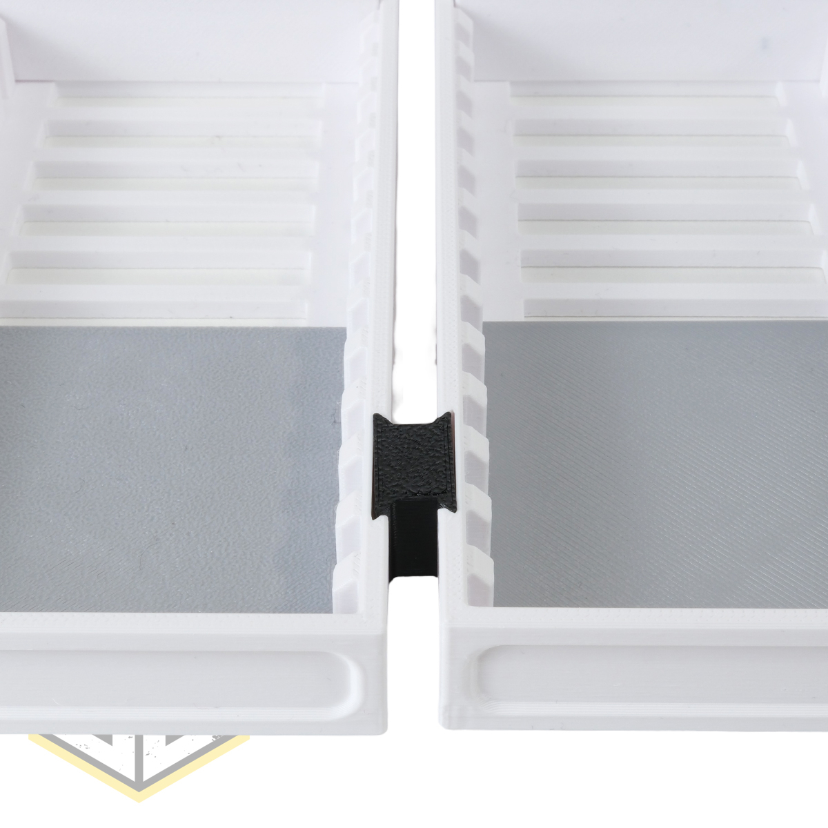 UM Pistol Stand Set White 13 jpg